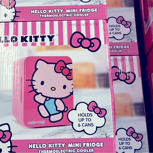 Hello Kitty Mini Fridge - Picture 6 of 14